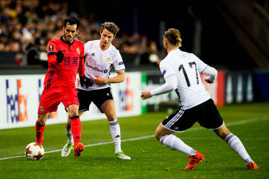 Juanmi of Real Sociedad and Vegar Eggen Hedenstad of