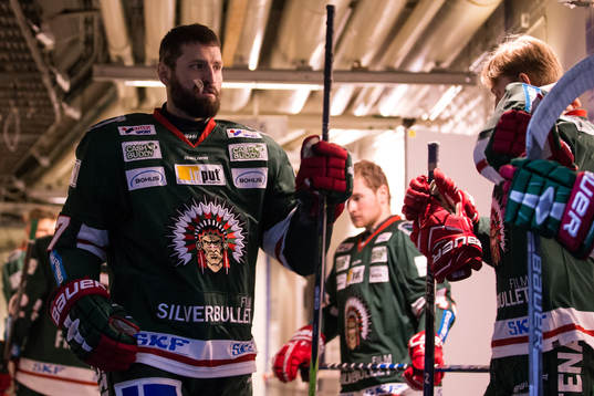 Frölundas Mike Weber i spelartunneln innan ishockeymatchen