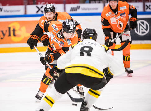 Karlskronas Filip Cruseman  och Brynäs Aaron Palushaj