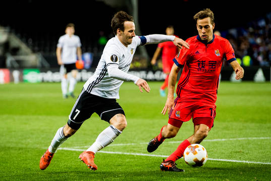 Mike Jensen of Rosenborg and Sergio Canales of Real Sociedad