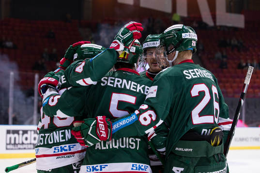 Frölundas Joel Mustonen jublar och omfamnas
