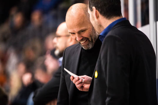 Brynäs tränare Tommy Sjödin jublar