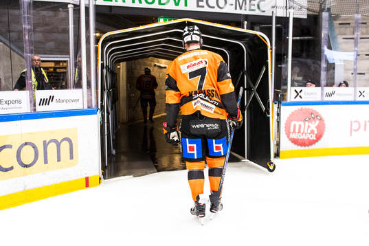 Karlskronas Mattias Karlsson  lämnar isen och deppar