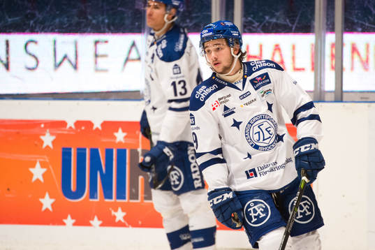 Leksands Emil Bemström före ishockeymatchen i