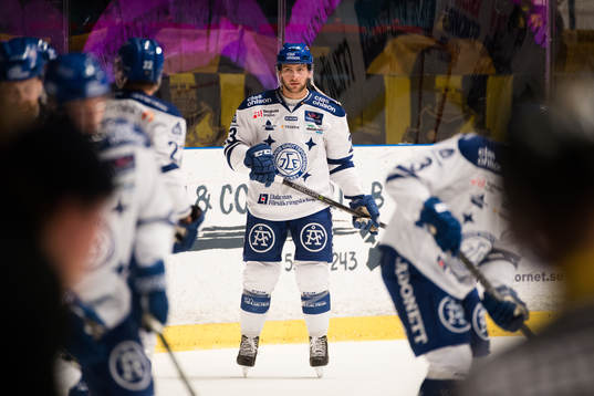 Leksands Alex Friesen före ishockeymatchen i