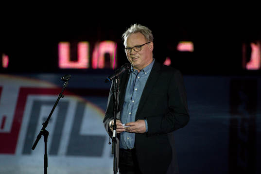 Leif Holmgren fick sin tröja hissad i taket