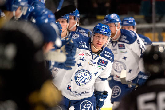 Leksands Daniel Bertov jublar med lagkamrater
