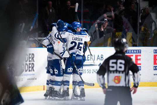 Leksands spelare jublar