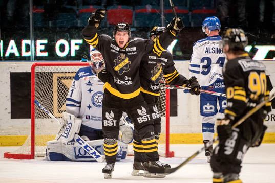 s Jesper Fröden jublar