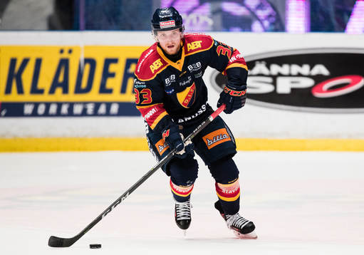 Djurgårdens Linus Hultström med pucken