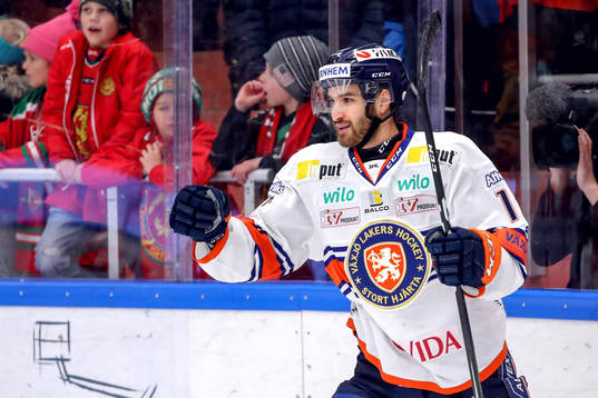 Växjös Andrew Calof jublar