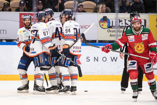 Växjös Andrew Calof jublar