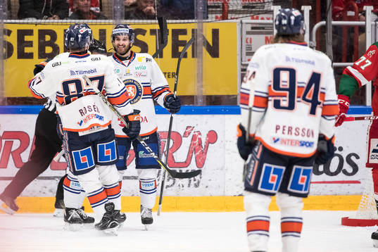 Växjös Andrew Calof jublar