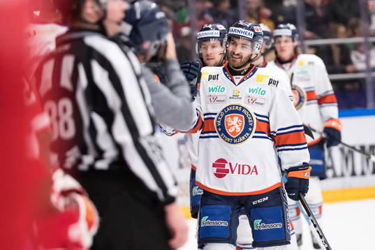Växjös Andrew Calof jublar