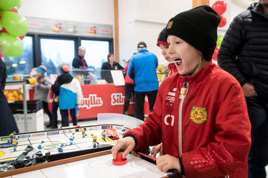 Familjedag på Jalas Arena och airhockey spel i