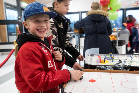 Familjedag på Jalas Arena och airhockey spel i