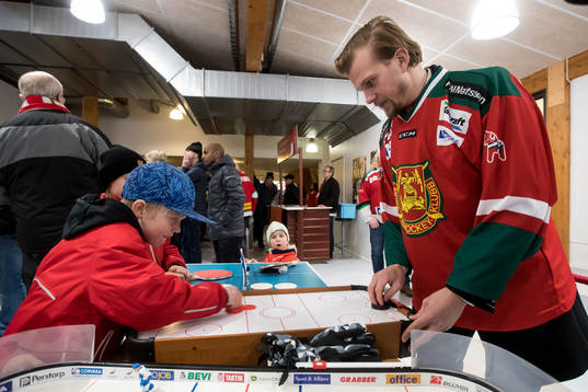 Familjedag på Jalas Arena och airhockey spel med Moras