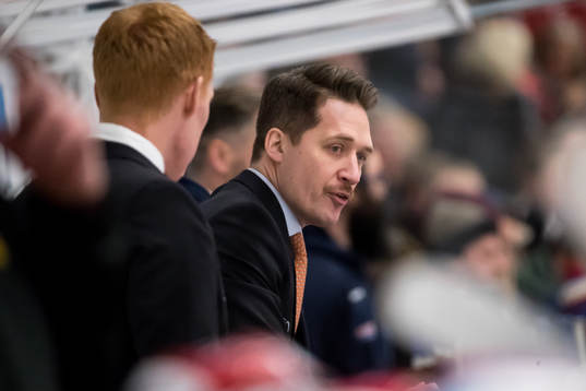 Växjös tränare Sam Hallam  i ishockeymatchen i SHL