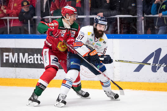 Moras Keaton Ellerby och Växjös Linus Fröberg  i