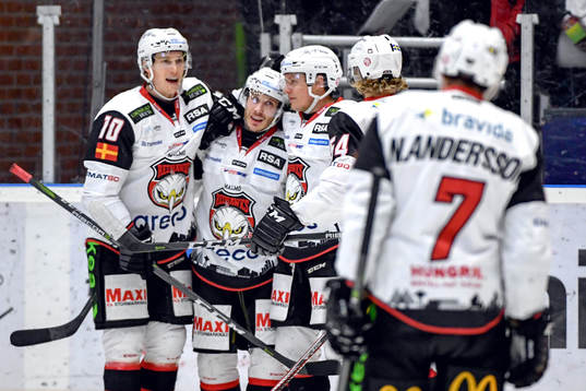 Malmö Redhawks Rhett Rakhshani jublar med lagkamrater