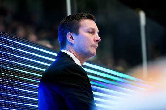 Färjestads tränare Johan Pennerborn deppar