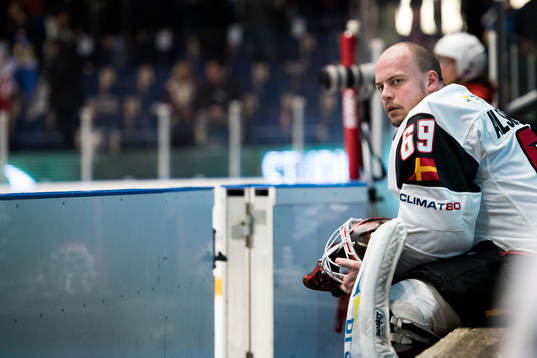 Malmö Redhawks målvakt Oscar Alsenfelt deppar