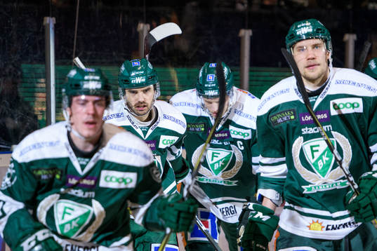 Färjestads Martin Johansson och Ilari Melart jublar