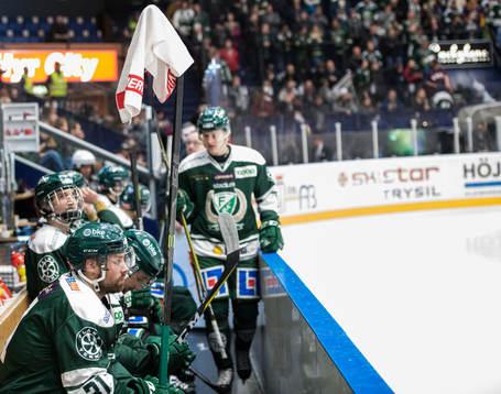 Färjestads Dick Axelsson deppar och "hissar vit flagg"