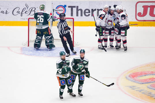 Malmö Redhawks spelare jublar