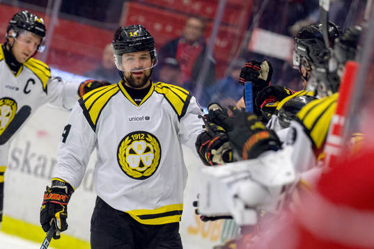 Brynäs Johan Alcén jublar