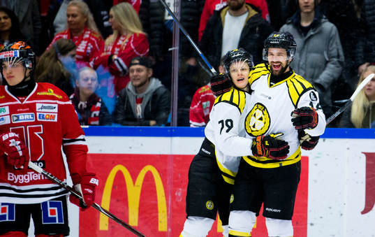 Brynäs Johan Alcén gör 0-2 och jublar