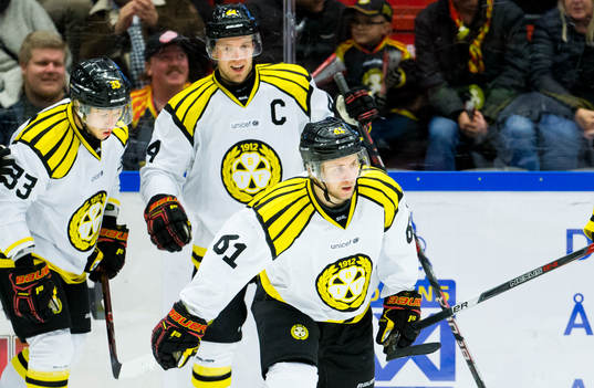 Brynäs Juuso Ikonen gör 2-3 och jublar med Jacob Blomqvist