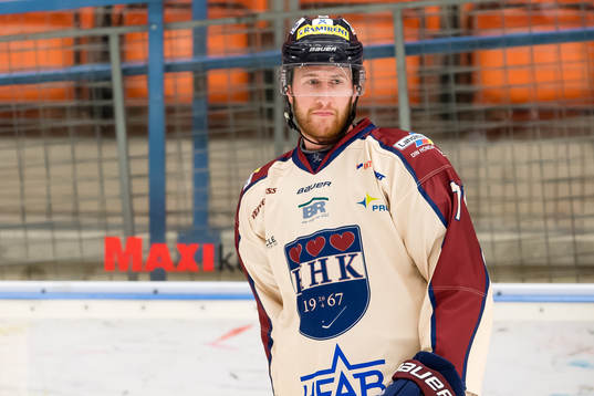 Halmstads Joakim Persson före ishockeymatchen i