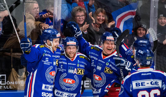 Oskarshamns Joakim Hagelin jublar med lagkamrater