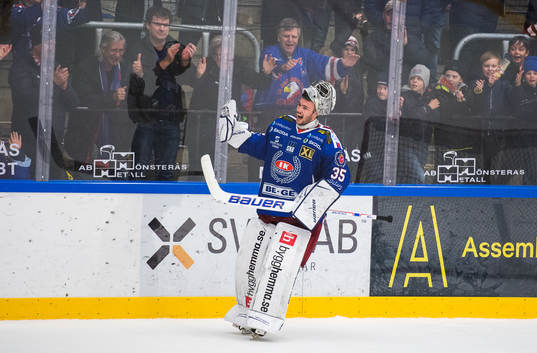 Oskarshamns målvakt Ludvig Engsund jublar