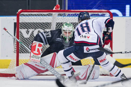 Frölundas målvakt Johan Gustafsson mot Linköpings Jacob