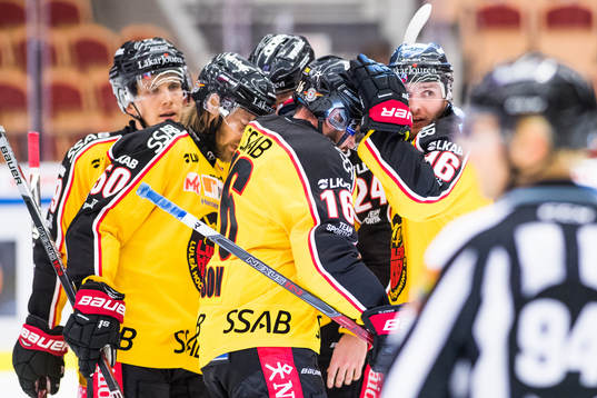 Luleås Emil Larsson jublar