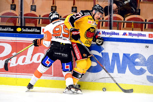 Luleås Brendan Mikkelson och Karlskronas Carl Persson