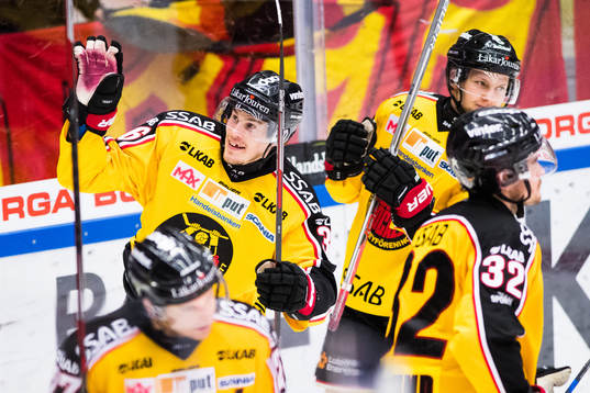 Luleås Emil Larsson jublar