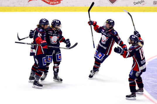 Linköpings Lara Stalder jublar med lagkamrater