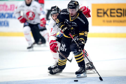 s Robin Axbom och Vita Hästens Patrik Nilsson