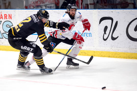 s Max Lindholm och Vita Hästens Rikard Olsén