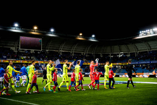 The two teams enter the pitch