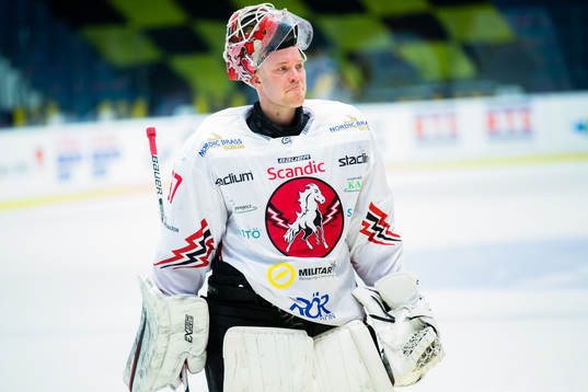 Vita Hästens målvakt Pontus Sjögren deppar