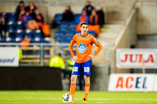 Mustafa «Mos» Abdellaoue of Aalesund looks dejected
