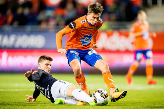 Kristoffer Tokstad of Strømsgodset and Daniel Gretarsson
