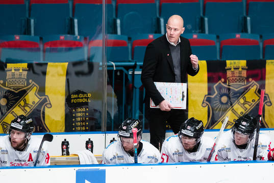 Vita Hästens tränare Jonas Johnson