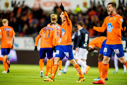 Mustafa «Mos» Abdellaoue of Aalesund celebrates scoring