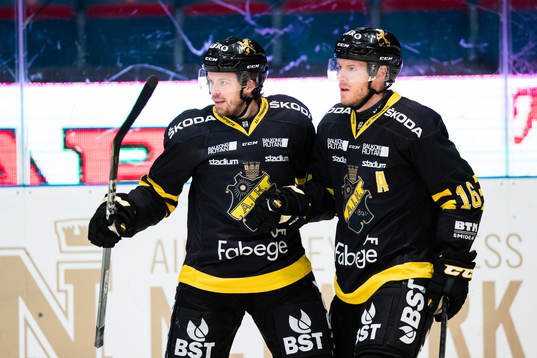 s Henrik Marklund jublar och Jonas Almtorp (h)
