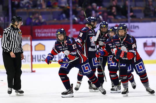 Linköpings Denise Altmann och Emilia Ramboldt jublar